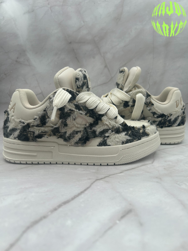 Sneakers Wolf con doppia linguetta